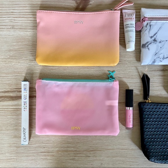 BUNDLE OF MAKEUP BAGS + MAKEUP & SKINCARE - NWT! - Picture 8 of 9